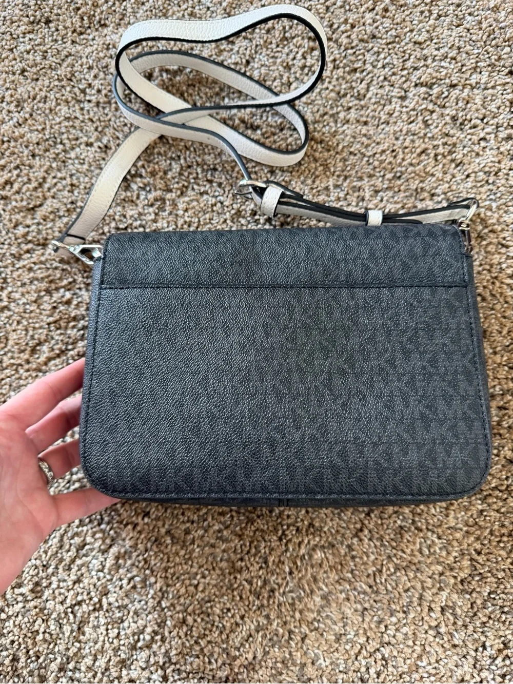 MICHAEL KORS Black Signature Crossbody Logo Printed Bag with White Colorblock